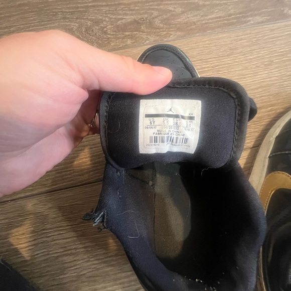 Nike Air Jordan 1 Low Patent leather - Picture 11 of 12